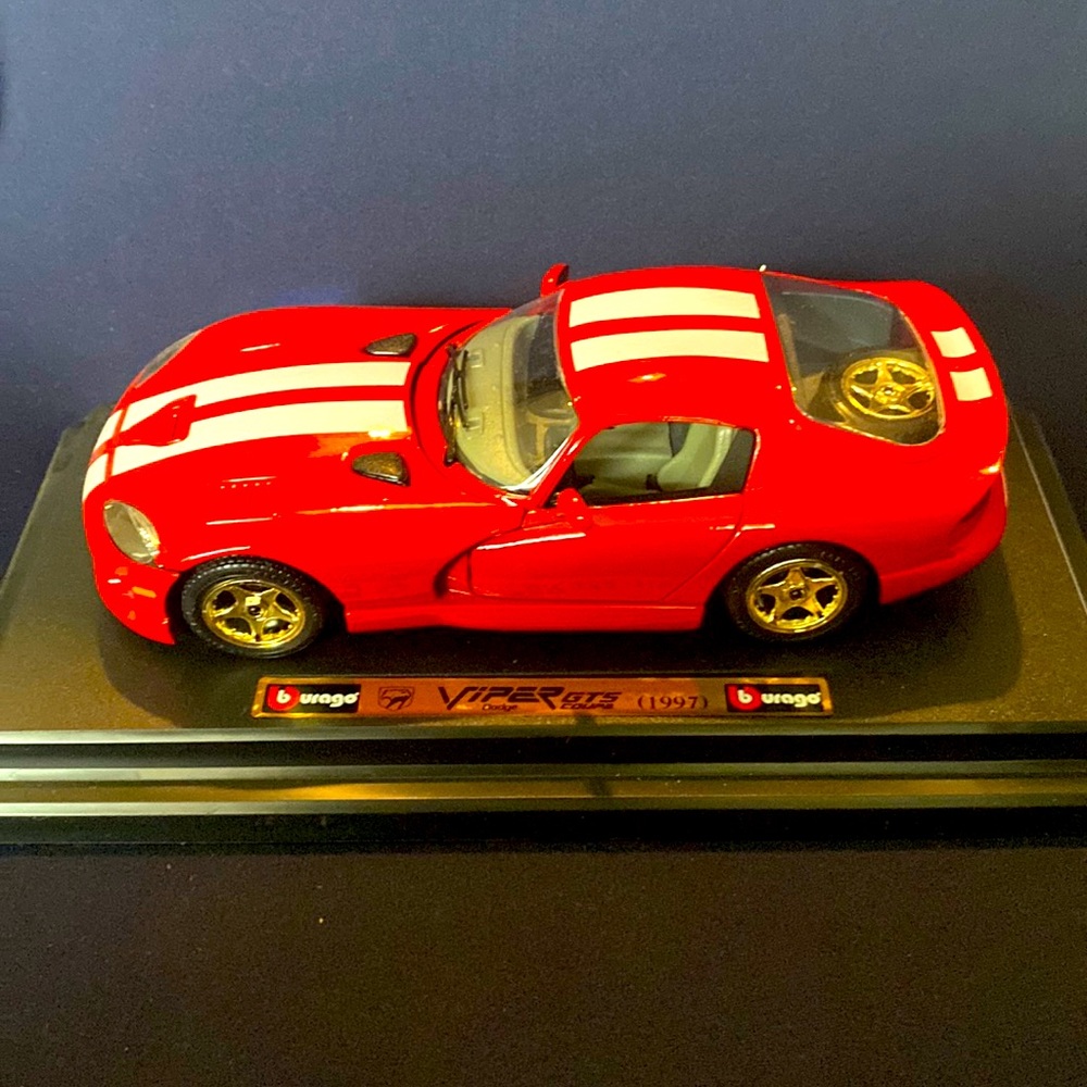 Burago 1997 Viper GTS Coupe